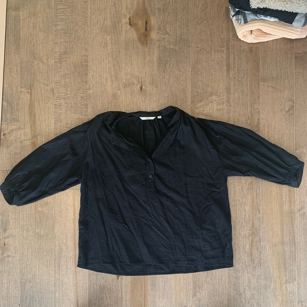 UNIQLO 1/2 button up linen shirt